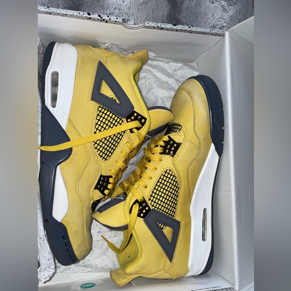 Jordan 4 Yellow Lightning Size 11.5